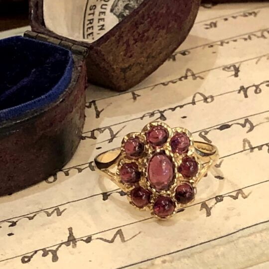 9ct Garnet Cabochon Daisy Ring