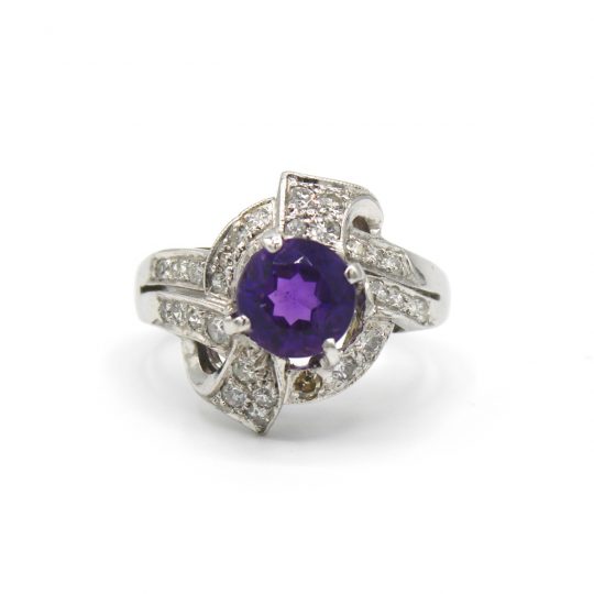 18ct Pre 1950's Amethyst & Diamond Ring