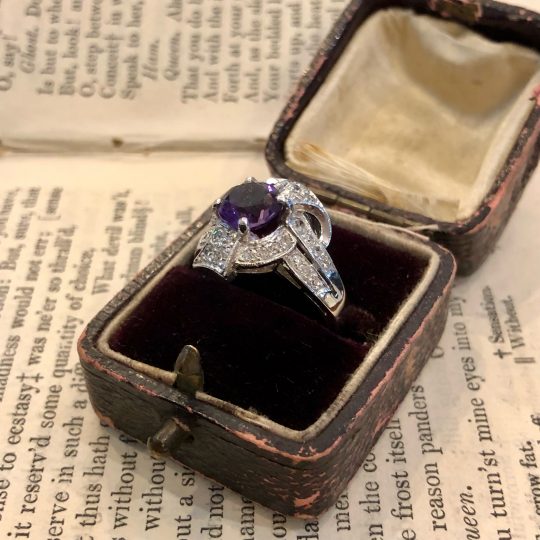 18ct Pre 1950's Amethyst & Diamond Ring