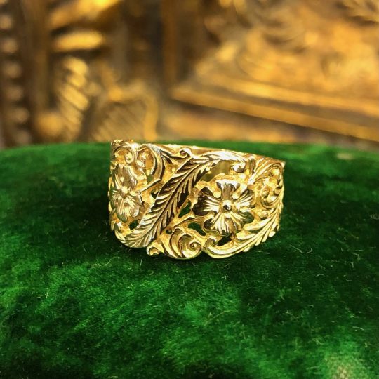 9ct Yellow Gold Embossed Floral Ring
