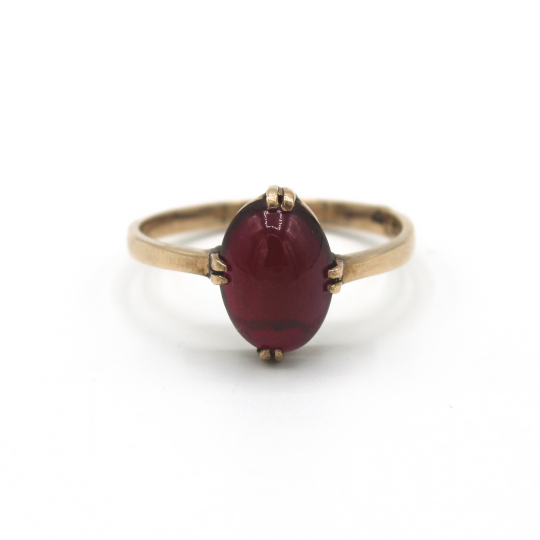 14ct Yellow Gold Garnet Ring