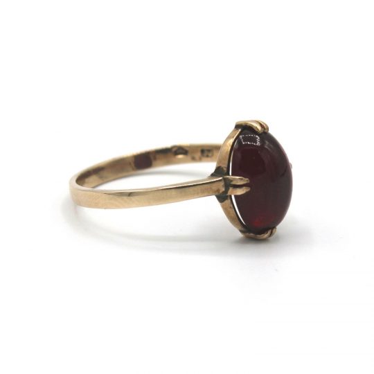 14ct Yellow Gold Garnet Ring