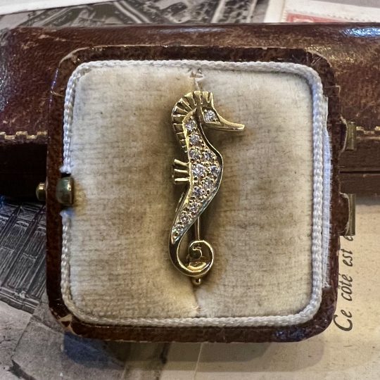 18ct Yellow Gold Diamond Seahorse Brooch