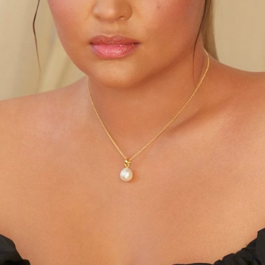 Hot Diamonds x Golden Edit Calm Pearl Pendant
